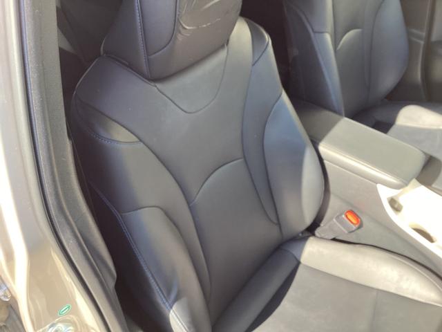 プリウス Ａツーリングセレクション　４ＷＤ　純正９インチＳＤナビ　バックカメラ　クルーズコントロール　シートヒーター　ハーフレザーシート　ドラレコ　コーナーセンサー　スマートキー　ＬＥＤヘッド　ビルトインＥＴＣ（6枚目）