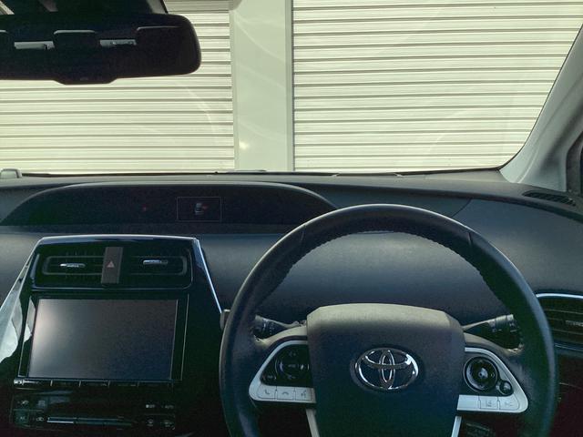 プリウス Ａツーリングセレクション　４ＷＤ　純正９インチＳＤナビ　バックカメラ　クルーズコントロール　シートヒーター　ハーフレザーシート　ドラレコ　コーナーセンサー　スマートキー　ＬＥＤヘッド　ビルトインＥＴＣ（8枚目）