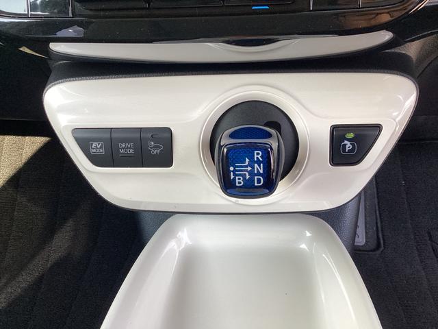 プリウス Ａツーリングセレクション　４ＷＤ　純正９インチＳＤナビ　バックカメラ　クルーズコントロール　シートヒーター　ハーフレザーシート　ドラレコ　コーナーセンサー　スマートキー　ＬＥＤヘッド　ビルトインＥＴＣ（22枚目）