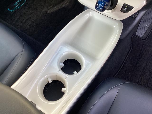 プリウス Ａツーリングセレクション　４ＷＤ　純正９インチＳＤナビ　バックカメラ　クルーズコントロール　シートヒーター　ハーフレザーシート　ドラレコ　コーナーセンサー　スマートキー　ＬＥＤヘッド　ビルトインＥＴＣ（23枚目）