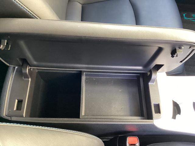 プリウス Ａツーリングセレクション　４ＷＤ　純正９インチＳＤナビ　バックカメラ　クルーズコントロール　シートヒーター　ハーフレザーシート　ドラレコ　コーナーセンサー　スマートキー　ＬＥＤヘッド　ビルトインＥＴＣ（24枚目）