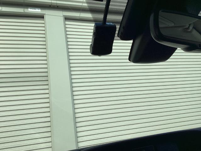 プリウス Ａツーリングセレクション　４ＷＤ　純正９インチＳＤナビ　バックカメラ　クルーズコントロール　シートヒーター　ハーフレザーシート　ドラレコ　コーナーセンサー　スマートキー　ＬＥＤヘッド　ビルトインＥＴＣ（25枚目）