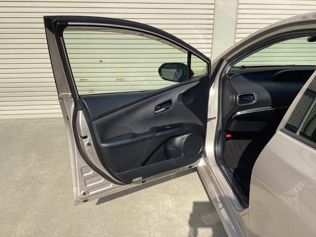 プリウス Ａツーリングセレクション　４ＷＤ　純正９インチＳＤナビ　バックカメラ　クルーズコントロール　シートヒーター　ハーフレザーシート　ドラレコ　コーナーセンサー　スマートキー　ＬＥＤヘッド　ビルトインＥＴＣ（27枚目）