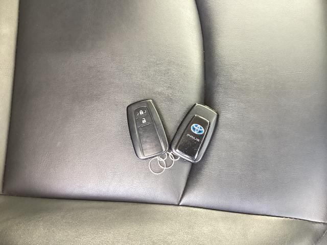 プリウス Ａツーリングセレクション　４ＷＤ　純正９インチＳＤナビ　バックカメラ　クルーズコントロール　シートヒーター　ハーフレザーシート　ドラレコ　コーナーセンサー　スマートキー　ＬＥＤヘッド　ビルトインＥＴＣ（65枚目）