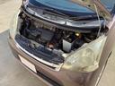 エンジンルームもきれいです。納車前にはもう一度点検整備いたしますので、安心してお乗りいただけます。