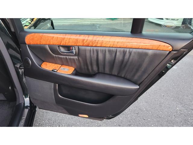 セルシオ Ｃ仕様　５星鑑定書　走行２．８万ｋｍ　フルノーマル車　黒革シート　ウッドコンビハンドル＆シフトノブ　レアカラーダークグリーンマイカ　純正ホイール　クルコン　純正ナビ　社外ＴＶ　ＣＤチェンジャー　ＥＴＣ（73枚目）