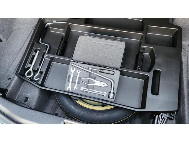 セルシオ Ｃ仕様　５星鑑定書　走行２．８万ｋｍ　フルノーマル車　黒革シート　ウッドコンビハンドル＆シフトノブ　レアカラーダークグリーンマイカ　純正ホイール　クルコン　純正ナビ　社外ＴＶ　ＣＤチェンジャー　ＥＴＣ（78枚目）