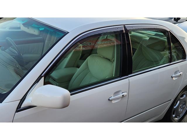 セルシオ Ｃ仕様　内外装５星鑑定書付　ワンオーナー車　希少エクリュ内装　本革エアシート　スマートキー　点検記録簿各車検時１１枚　純正ホイール　純正ナビ　社外ＴＶ＆ＥＴＣ　ＣＤチェンジャー　クルコン　当時物フルノーマル車（24枚目）