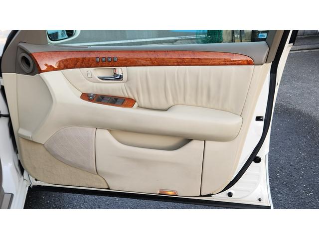 セルシオ Ｃ仕様　内外装５星鑑定書付　ワンオーナー車　希少エクリュ内装　本革エアシート　スマートキー　点検記録簿各車検時１１枚　純正ホイール　純正ナビ　社外ＴＶ＆ＥＴＣ　ＣＤチェンジャー　クルコン　当時物フルノーマル車（52枚目）