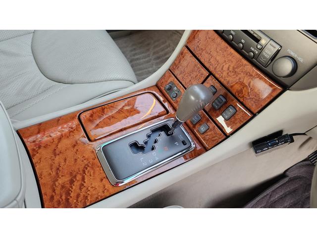 セルシオ Ｃ仕様　内外装５星鑑定書付　ワンオーナー車　希少エクリュ内装　本革エアシート　スマートキー　点検記録簿各車検時１１枚　純正ホイール　純正ナビ　社外ＴＶ＆ＥＴＣ　ＣＤチェンジャー　クルコン　当時物フルノーマル車（62枚目）