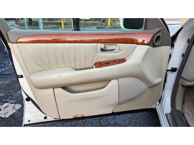 セルシオ Ｃ仕様　内外装５星鑑定書付　ワンオーナー車　希少エクリュ内装　本革エアシート　スマートキー　点検記録簿各車検時１１枚　純正ホイール　純正ナビ　社外ＴＶ＆ＥＴＣ　ＣＤチェンジャー　クルコン　当時物フルノーマル車（64枚目）