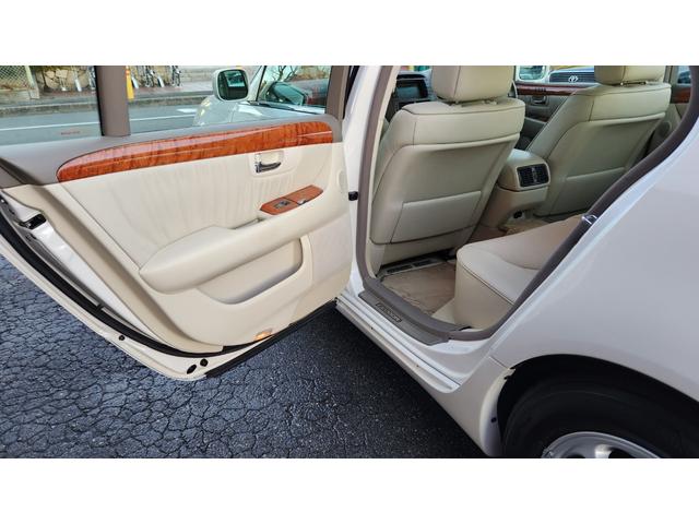 セルシオ Ｃ仕様　内外装５星鑑定書付　ワンオーナー車　希少エクリュ内装　本革エアシート　スマートキー　点検記録簿各車検時１１枚　純正ホイール　純正ナビ　社外ＴＶ＆ＥＴＣ　ＣＤチェンジャー　クルコン　当時物フルノーマル車（69枚目）