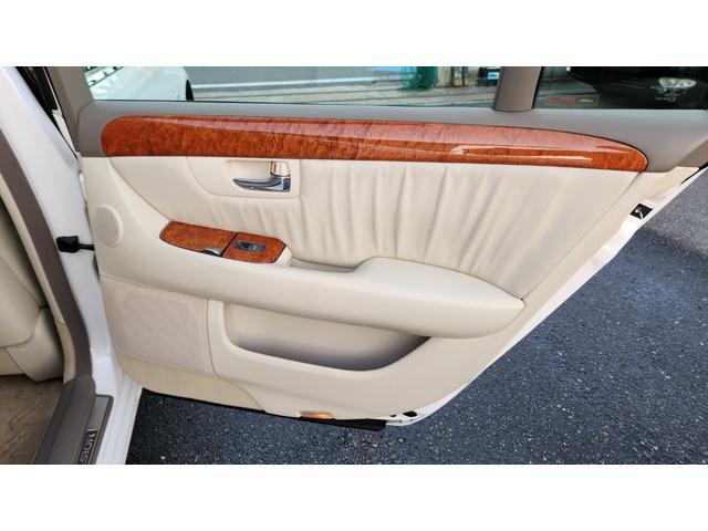 セルシオ Ｃ仕様　内外装５星鑑定書付　ワンオーナー車　希少エクリュ内装　本革エアシート　スマートキー　点検記録簿各車検時１１枚　純正ホイール　純正ナビ　社外ＴＶ＆ＥＴＣ　ＣＤチェンジャー　クルコン　当時物フルノーマル車（74枚目）