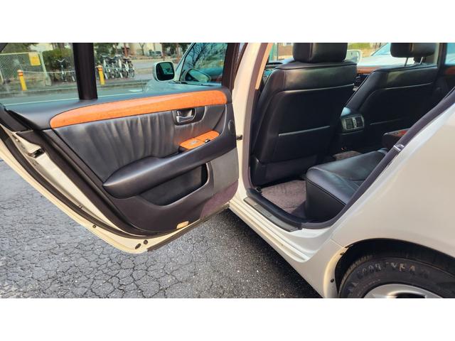 ���Ђł͑S�ԓ��Ɏ��ɃV�[�g����O���ẴG�A�[�u���E������܂ł̉��ꗎ�Ƃ��A����Ɏd�グ�̓������b�N�X�܂ł̃��[���N���[�j���O���X�^���_�[�h�Ƃ��A���̍H����S�ԃv���X�^�b�t���{�H���Ă���܂��I