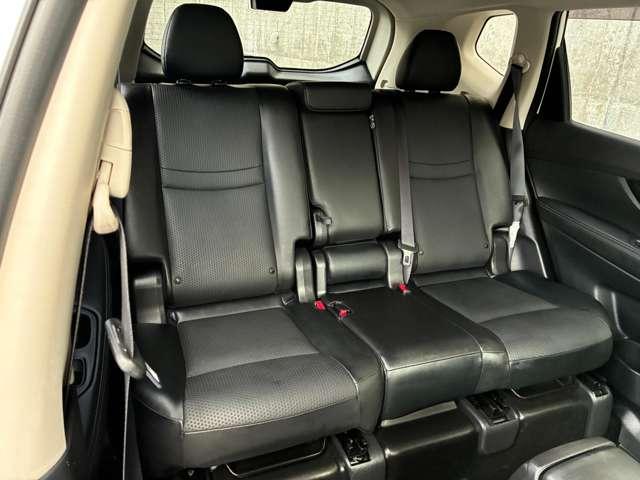 エクストレイル ２０Ｘｉ　Ｖセレクション　ＬＥＤヘッドライト　運転席助手席パワーシート　全席シートヒーター　プロパイロット　ビルトインＥＴＣ　アラウンドビューモニタ　スマートルームミラー　エマージェンシーブレーキ・踏み間違い防止後側方車両検知（16枚目）