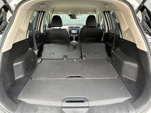 エクストレイル ２０Ｘｉ　Ｖセレクション　ＬＥＤヘッドライト　運転席助手席パワーシート　全席シートヒーター　プロパイロット　ビルトインＥＴＣ　アラウンドビューモニタ　スマートルームミラー　エマージェンシーブレーキ・踏み間違い防止後側方車両検知（20枚目）