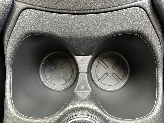 エクストレイル ２０Ｘｉ　Ｖセレクション　ＬＥＤヘッドライト　運転席助手席パワーシート　全席シートヒーター　プロパイロット　ビルトインＥＴＣ　アラウンドビューモニタ　スマートルームミラー　エマージェンシーブレーキ・踏み間違い防止後側方車両検知（33枚目）