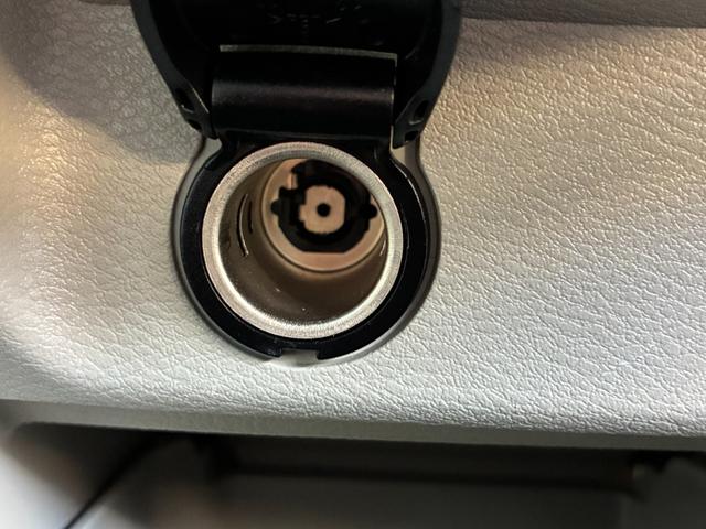エクストレイル ２０Ｘｉ　Ｖセレクション　ＬＥＤヘッドライト　運転席助手席パワーシート　全席シートヒーター　プロパイロット　ビルトインＥＴＣ　アラウンドビューモニタ　スマートルームミラー　エマージェンシーブレーキ・踏み間違い防止後側方車両検知（50枚目）