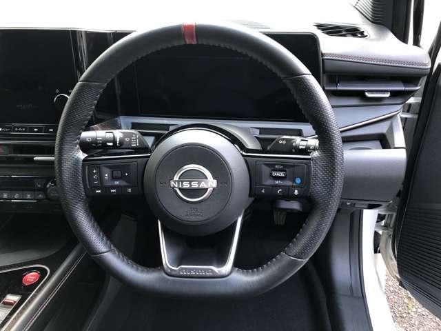 オーラ ニスモ コネクトナビ アラウンドビュー プロパイロット 寒冷地仕様 純正ドラレコ 専用内外装をまとった特別な1台、オーラnismo。電気の走りの俊敏さと、日産先進の安全装備を両方備えたスポーツプレミアム。(14枚目)