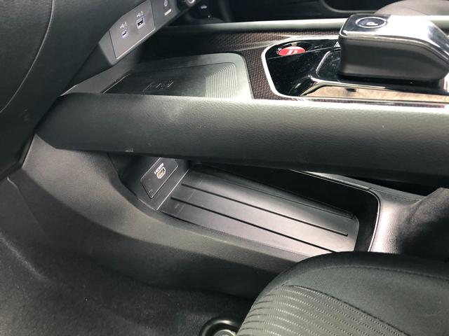 オーラ ニスモ コネクトナビ アラウンドビュー プロパイロット 寒冷地仕様 純正ドラレコ 専用内外装をまとった特別な1台、オーラnismo。電気の走りの俊敏さと、日産先進の安全装備を両方備えたスポーツプレミアム。(42枚目)