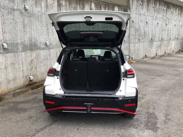 オーラ ニスモ コネクトナビ アラウンドビュー プロパイロット 寒冷地仕様 純正ドラレコ 専用内外装をまとった特別な1台、オーラnismo。電気の走りの俊敏さと、日産先進の安全装備を両方備えたスポーツプレミアム。(48枚目)