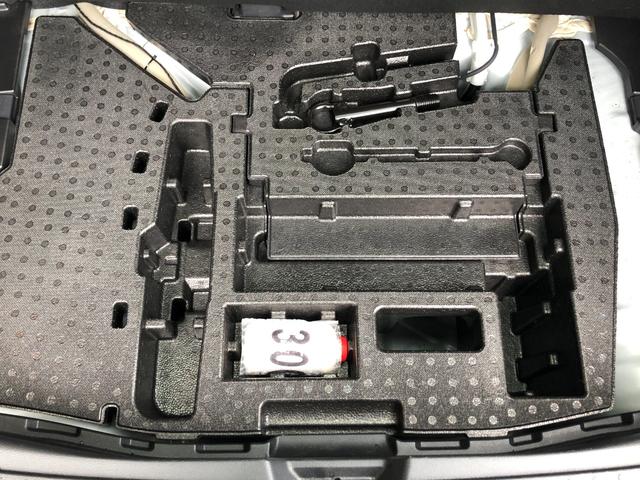 オーラ ニスモ コネクトナビ アラウンドビュー プロパイロット 寒冷地仕様 純正ドラレコ 専用内外装をまとった特別な1台、オーラnismo。電気の走りの俊敏さと、日産先進の安全装備を両方備えたスポーツプレミアム。(54枚目)