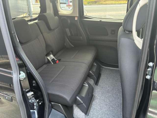 天井も足元も余裕たっぷりで長距離でもリラックスできます。