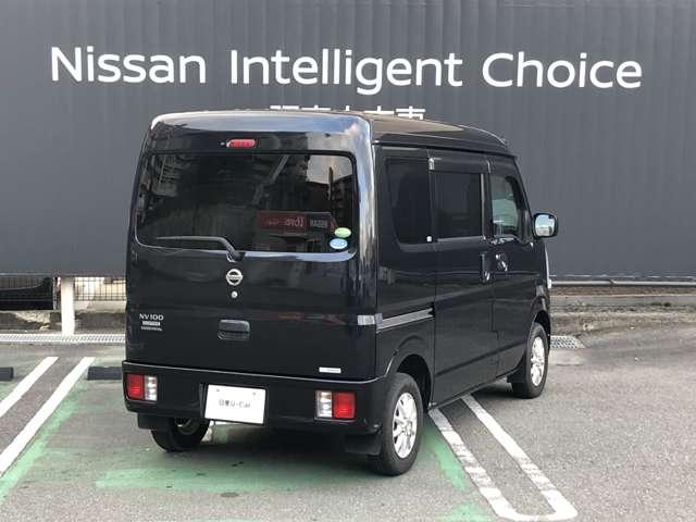 ＮＶ１００クリッパーバン ＤＸ　ＧＬエマージェンシーブレーキパッケージ　ハイルーフ　５ＡＧＳ車　前方踏み間違い防止　市販アルミホイール　ＧＬパッケージで前席パワーウインドウ、電動ドアミラーも装備。リヤはベンチシートで荷物もたっぷり。緊急ブレーキ・踏み間違い防止で安全面も◎（5枚目）