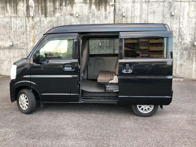 ＮＶ１００クリッパーバン ＤＸ　ＧＬエマージェンシーブレーキパッケージ　ハイルーフ　５ＡＧＳ車　前方踏み間違い防止　市販アルミホイール　ＧＬパッケージで前席パワーウインドウ、電動ドアミラーも装備。リヤはベンチシートで荷物もたっぷり。緊急ブレーキ・踏み間違い防止で安全面も◎（7枚目）