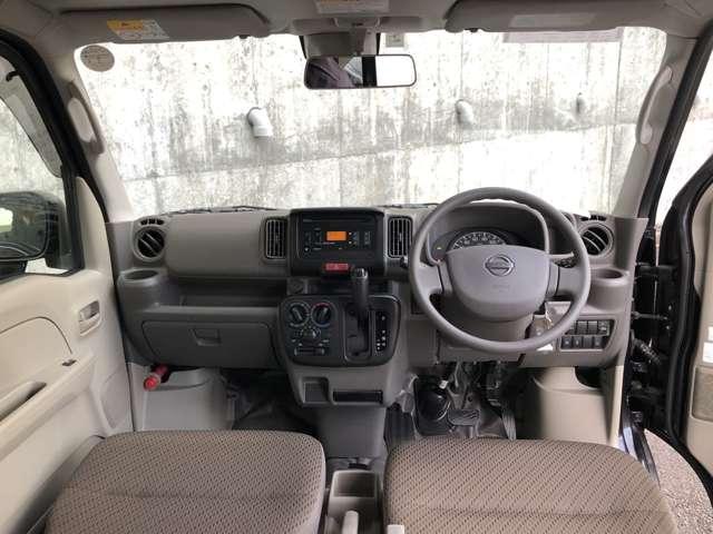 ＮＶ１００クリッパーバン ＤＸ　ＧＬエマージェンシーブレーキパッケージ　ハイルーフ　５ＡＧＳ車　前方踏み間違い防止　市販アルミホイール　ＧＬパッケージで前席パワーウインドウ、電動ドアミラーも装備。リヤはベンチシートで荷物もたっぷり。緊急ブレーキ・踏み間違い防止で安全面も◎（8枚目）