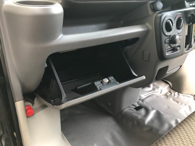 ＮＶ１００クリッパーバン ＤＸ　ＧＬエマージェンシーブレーキパッケージ　ハイルーフ　５ＡＧＳ車　前方踏み間違い防止　市販アルミホイール　ＧＬパッケージで前席パワーウインドウ、電動ドアミラーも装備。リヤはベンチシートで荷物もたっぷり。緊急ブレーキ・踏み間違い防止で安全面も◎（25枚目）