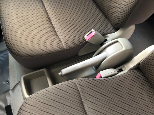 ＮＶ１００クリッパーバン ＤＸ　ＧＬエマージェンシーブレーキパッケージ　ハイルーフ　５ＡＧＳ車　前方踏み間違い防止　市販アルミホイール　ＧＬパッケージで前席パワーウインドウ、電動ドアミラーも装備。リヤはベンチシートで荷物もたっぷり。緊急ブレーキ・踏み間違い防止で安全面も◎（27枚目）