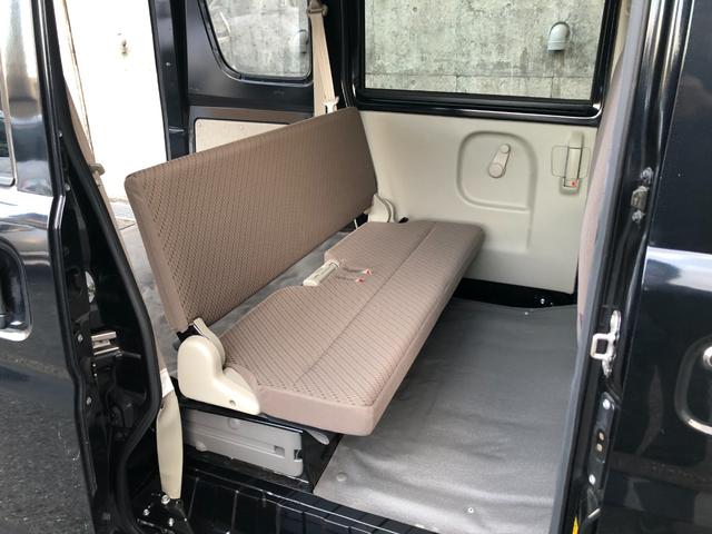 ＮＶ１００クリッパーバン ＤＸ　ＧＬエマージェンシーブレーキパッケージ　ハイルーフ　５ＡＧＳ車　前方踏み間違い防止　市販アルミホイール　ＧＬパッケージで前席パワーウインドウ、電動ドアミラーも装備。リヤはベンチシートで荷物もたっぷり。緊急ブレーキ・踏み間違い防止で安全面も◎（29枚目）