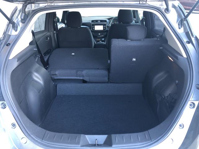６：４分割シートをたおせば、よりたくさんの荷物を搭載。お買い物も安心です。