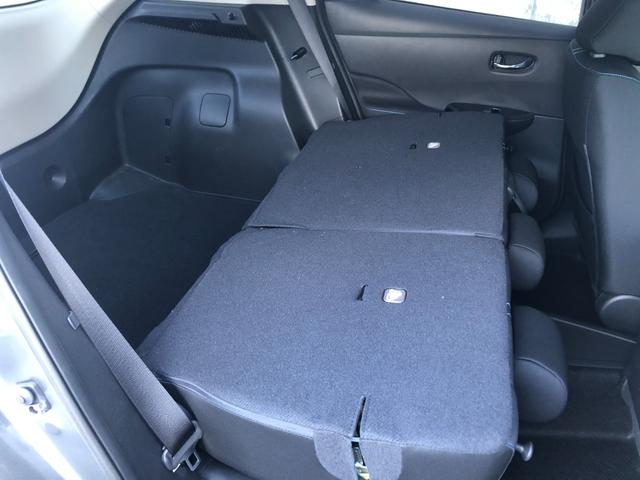 リヤシートを倒すと、広大なカーゴルーム