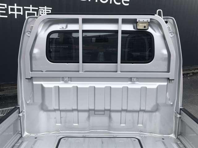 ＮＴ１００クリッパートラック ＧＸ　パワステ　パワーウインドウ　フォグ　２輪駆動⇔４輪駆動はスイッチひとつで切り替え、４輪駆動ＨＩ／ＬＯＷ切り替え、デフロック・ブレーキＬＳＤで、悪路走破もまかせてください。（15枚目）