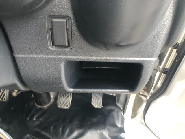 ＮＴ１００クリッパートラック ＧＸ　パワステ　パワーウインドウ　フォグ　２輪駆動⇔４輪駆動はスイッチひとつで切り替え、４輪駆動ＨＩ／ＬＯＷ切り替え、デフロック・ブレーキＬＳＤで、悪路走破もまかせてください。（22枚目）