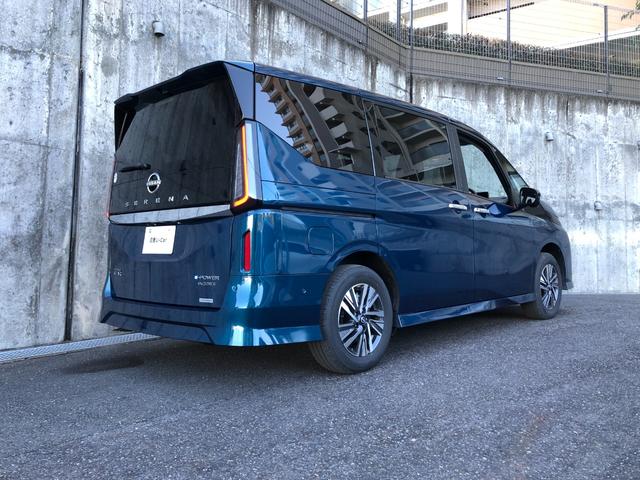 セレナ e-4ORCE ハイウェイスターV コネクトナビ 寒冷地 AC100V アラウンドビュー ドラレコ プロパイロットパーキング e-POWER&e-4ORCEによる、電気の力で4WDの常識をくつがえす「走る・曲がる・止まる」性能を発揮(64枚目)