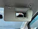 運転席のサンバイザーはミラー付きです