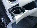助手席にもプッシュプル型ドリンクホルダー。それぞれ専用なのがうれしいですね。