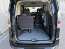３列目シートをはねあげればベビーカーもたたまず収納できる大空間。大量のお買い物でも安心。
