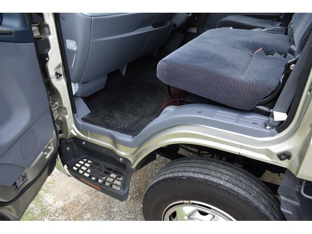 ワイドキャブロング全低床カスタム 積載車 社外ナビ ETC 内寸570・226 積載量3100キロ 3人乗車 ウインチ ラジコン メッキバンパー ナビ フルセグ 走行中OK DVD ドライブレコーダー シートカバー AT車(18枚目)