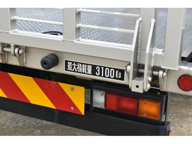 ワイドキャブロング全低床カスタム 積載車 社外ナビ ETC 内寸570・226 積載量3100キロ 3人乗車 ウインチ ラジコン メッキバンパー ナビ フルセグ 走行中OK DVD ドライブレコーダー シートカバー AT車(64枚目)