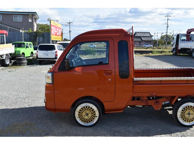 ジャンボ ジャンボSAIIIt 4WD AT車 エアコン パワステ パワーウインドウ キーレス LEDヘッドライト フォグ カラーパック 16AW 荷台アルミ縞鋼板加工 ドラレコ ETC シートカバー SDナビ(40枚目)