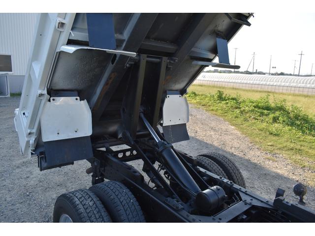 強化ダンプ 2トンダンプ 低床 ETC ドライブレコーダー取り付け 5速MT車 新品メッキコーナーパネル 新品メッキバンパー メッキグリル メッキミラーカバー スムーサー 2ペダル エアコン パワステ 定員3人(40枚目)