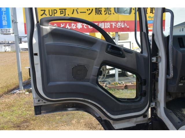 4t深ダンプ ETC 土砂禁ダンプ 一枚ドア 6速ミッション 3ペダル メッキバンパー メッキグリル メッキコーナーパネル 積載量2550キロ 乗車定員3人 荷台内寸 幅202 高さ120 長さ335(36枚目)