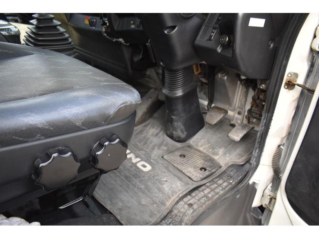 4トンユニック タダノ4段 ユニック ラジコン エアコン パワステ Bカメラ ETC 6速ミッション車 アルミ縞鋼板加工 ステンレス加工 ロープフック荷台内6カ所 乗車定員3人 荷台寸法540 211(18枚目)