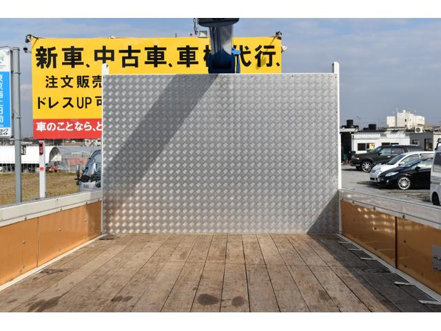4トンユニック タダノ4段 ユニック ラジコン エアコン パワステ Bカメラ ETC 6速ミッション車 アルミ縞鋼板加工 ステンレス加工 ロープフック荷台内6カ所 乗車定員3人 荷台寸法540 211(76枚目)