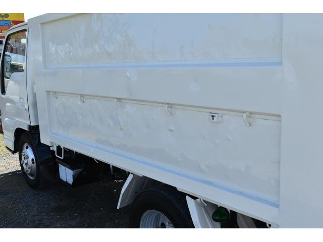 強化ダンプ 3トン深ダンプ 観音開き仕様 3ペダル 5速ミッション車 ディーゼル車 土砂禁ダンプ エアーバック 新品メッキバンパー メッキミラーカバー メッキコーナーパネル メッキグリル ロープフック左右5カ所(23枚目)