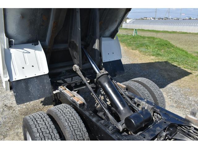 強化ダンプ 3トン深ダンプ 観音開き仕様 3ペダル 5速ミッション車 ディーゼル車 土砂禁ダンプ エアーバック 新品メッキバンパー メッキミラーカバー メッキコーナーパネル メッキグリル ロープフック左右5カ所(45枚目)